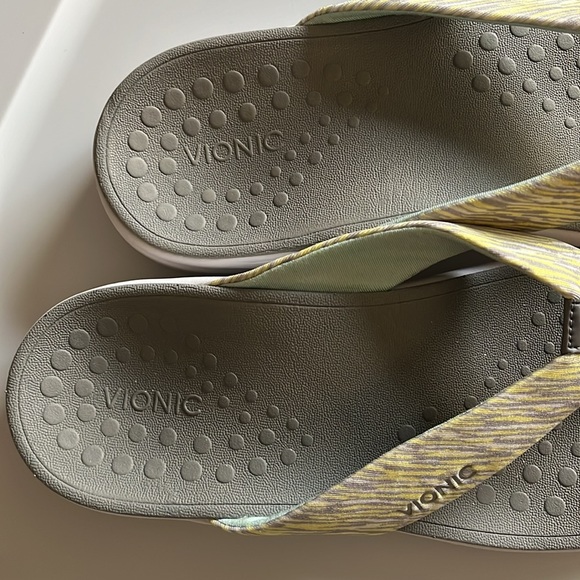 VIONIC Women’s Flip Flop Sandals!!  Size 10 / 41 - Picture 4 of 10